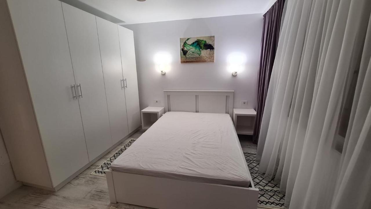 La Fluturi Apartament Appartamento Suceava Esterno foto