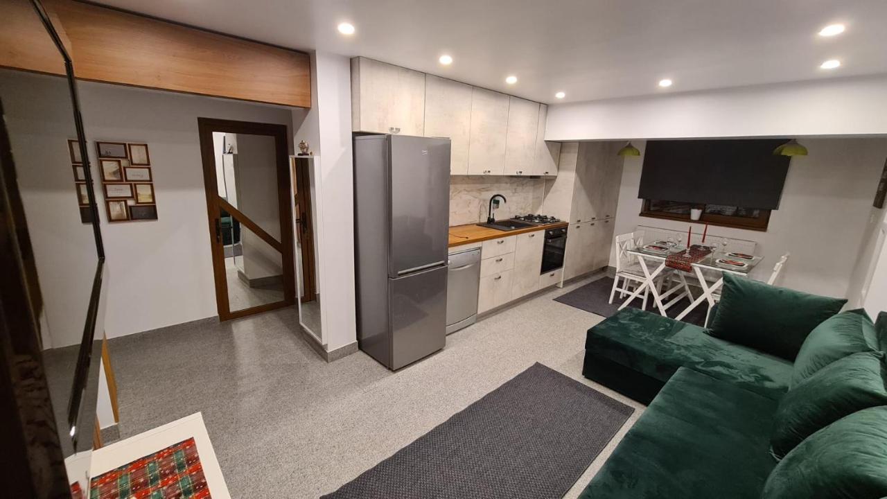 La Fluturi Apartament Appartamento Suceava Esterno foto