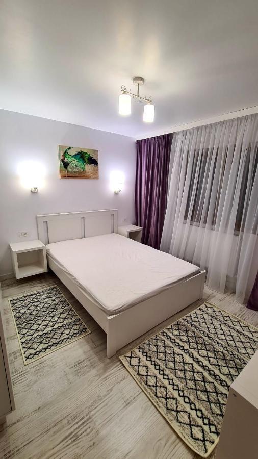La Fluturi Apartament Appartamento Suceava Esterno foto