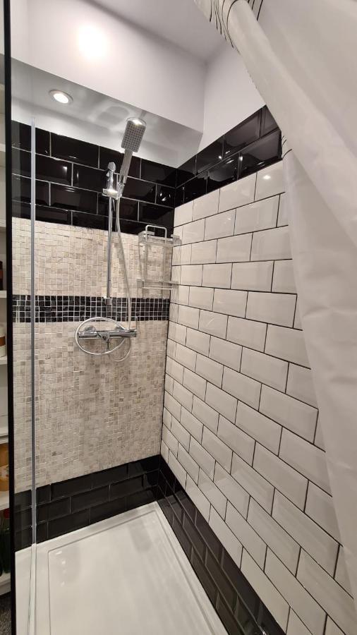La Fluturi Apartament Appartamento Suceava Esterno foto