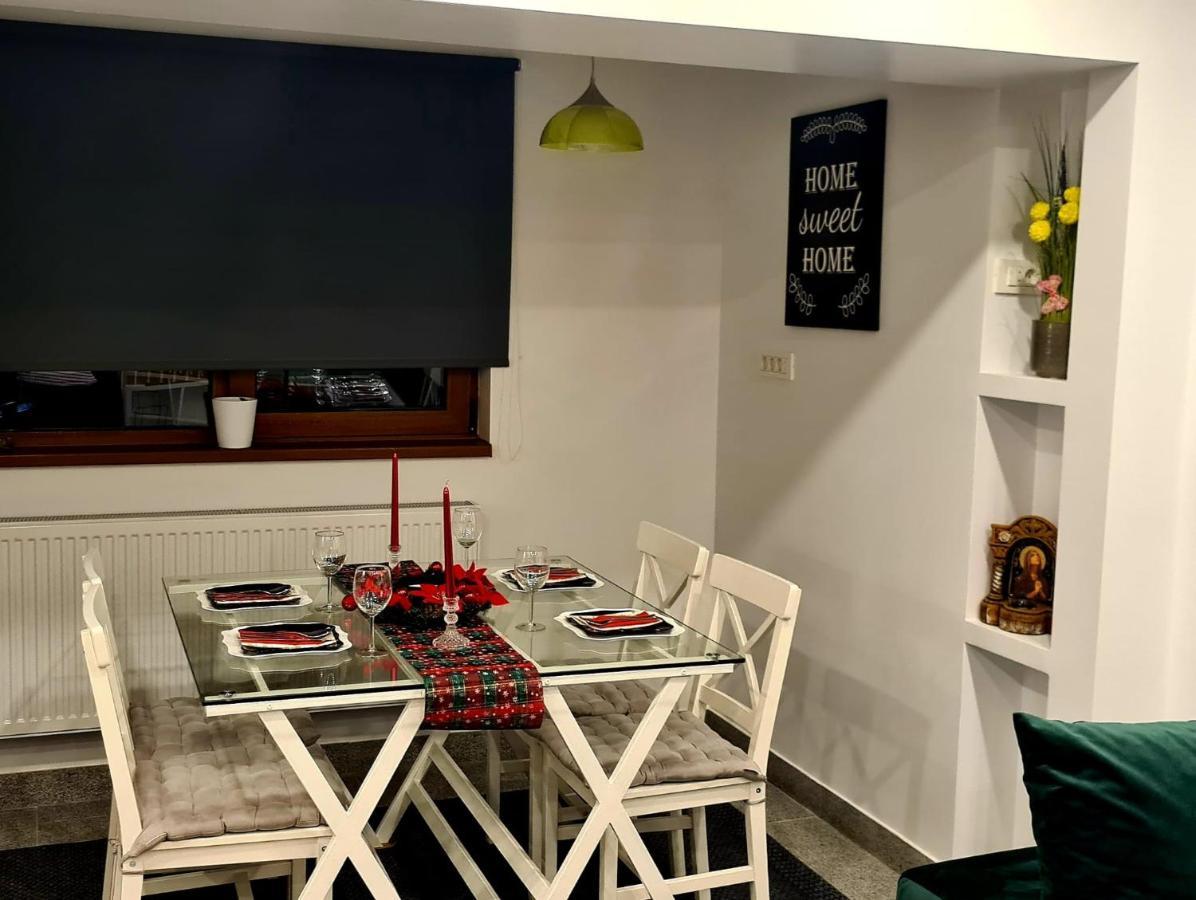 La Fluturi Apartament Appartamento Suceava Esterno foto