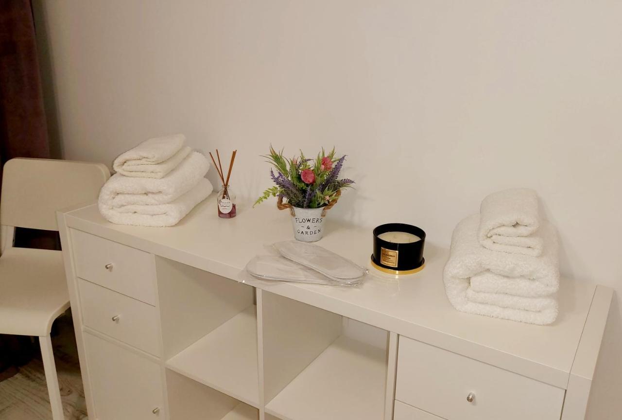 La Fluturi Apartament Appartamento Suceava Esterno foto