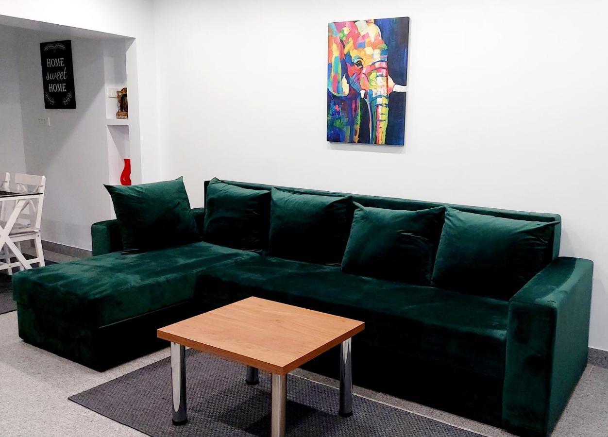 La Fluturi Apartament Appartamento Suceava Esterno foto