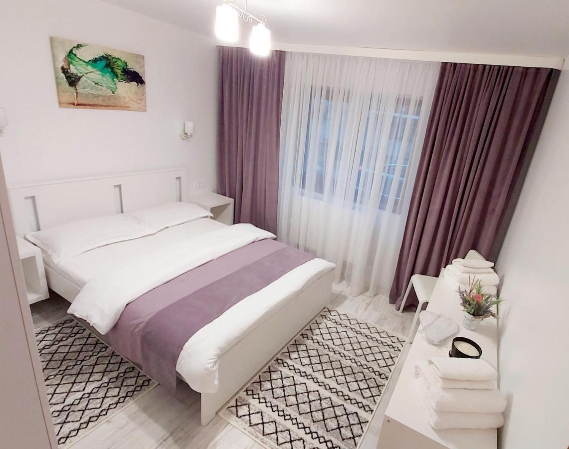La Fluturi Apartament Appartamento Suceava Esterno foto
