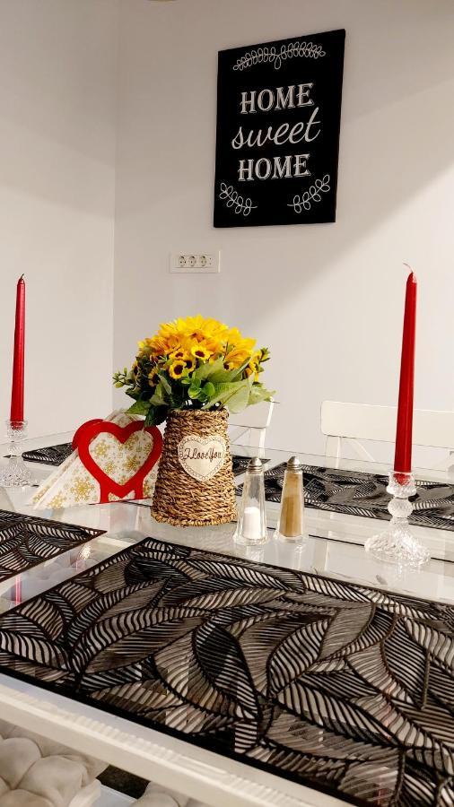 La Fluturi Apartament Appartamento Suceava Esterno foto