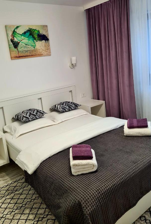 La Fluturi Apartament Appartamento Suceava Esterno foto