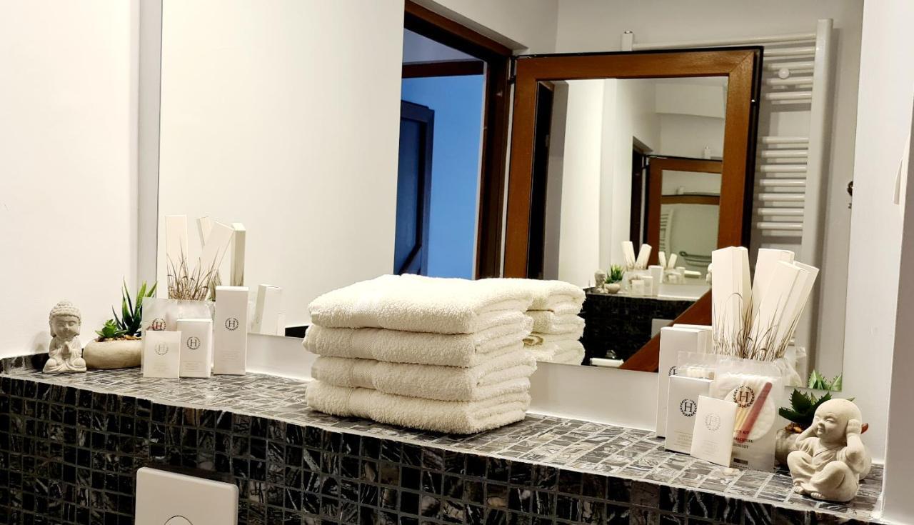 La Fluturi Apartament Appartamento Suceava Esterno foto